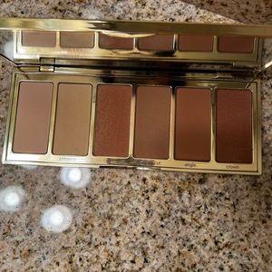 tarte bronzer palette.